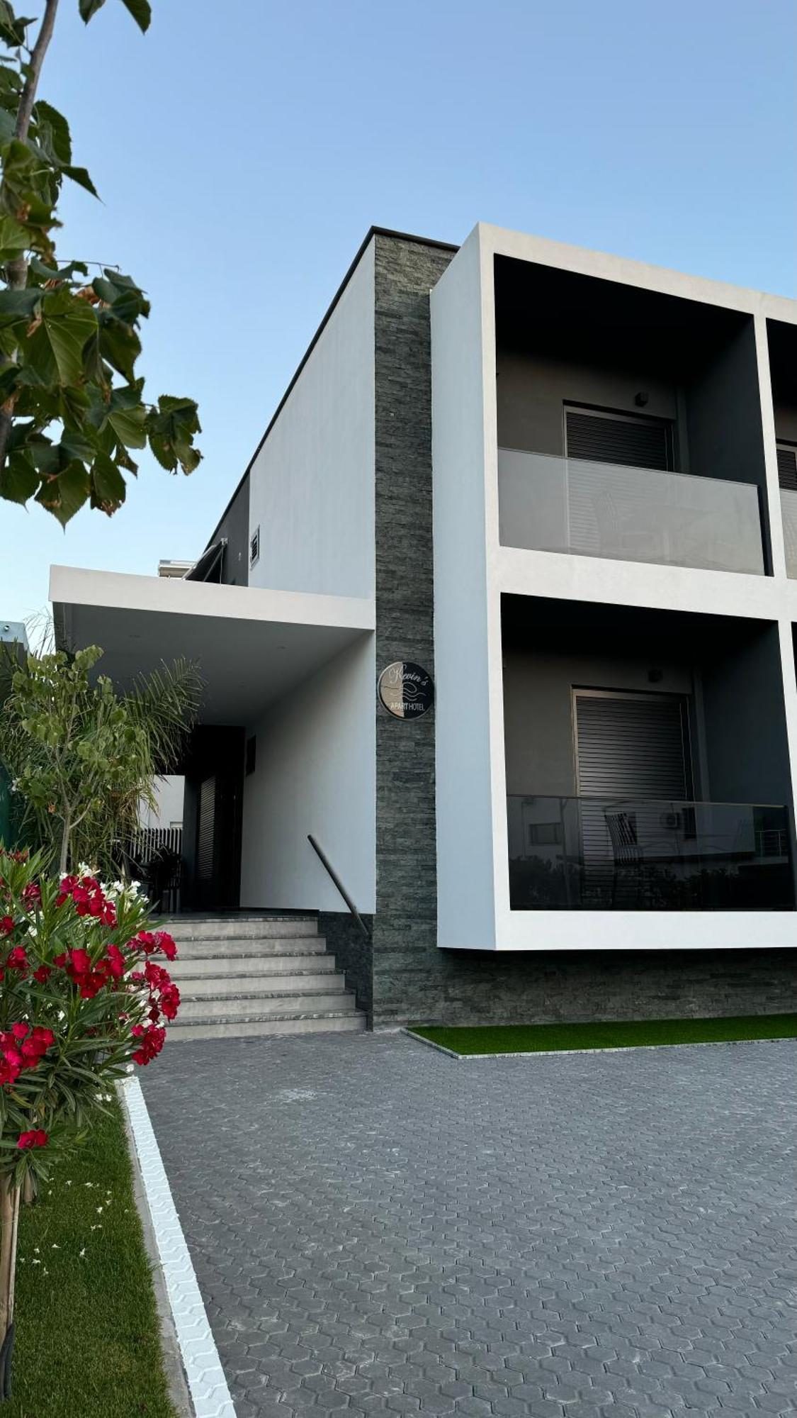 Kevin'S Aparthotel Vlorë Exterior foto