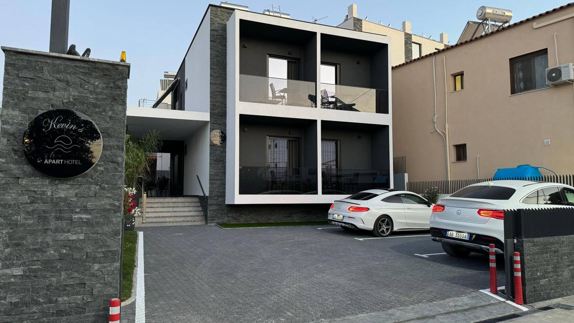 Kevin'S Aparthotel Vlorë Exterior foto