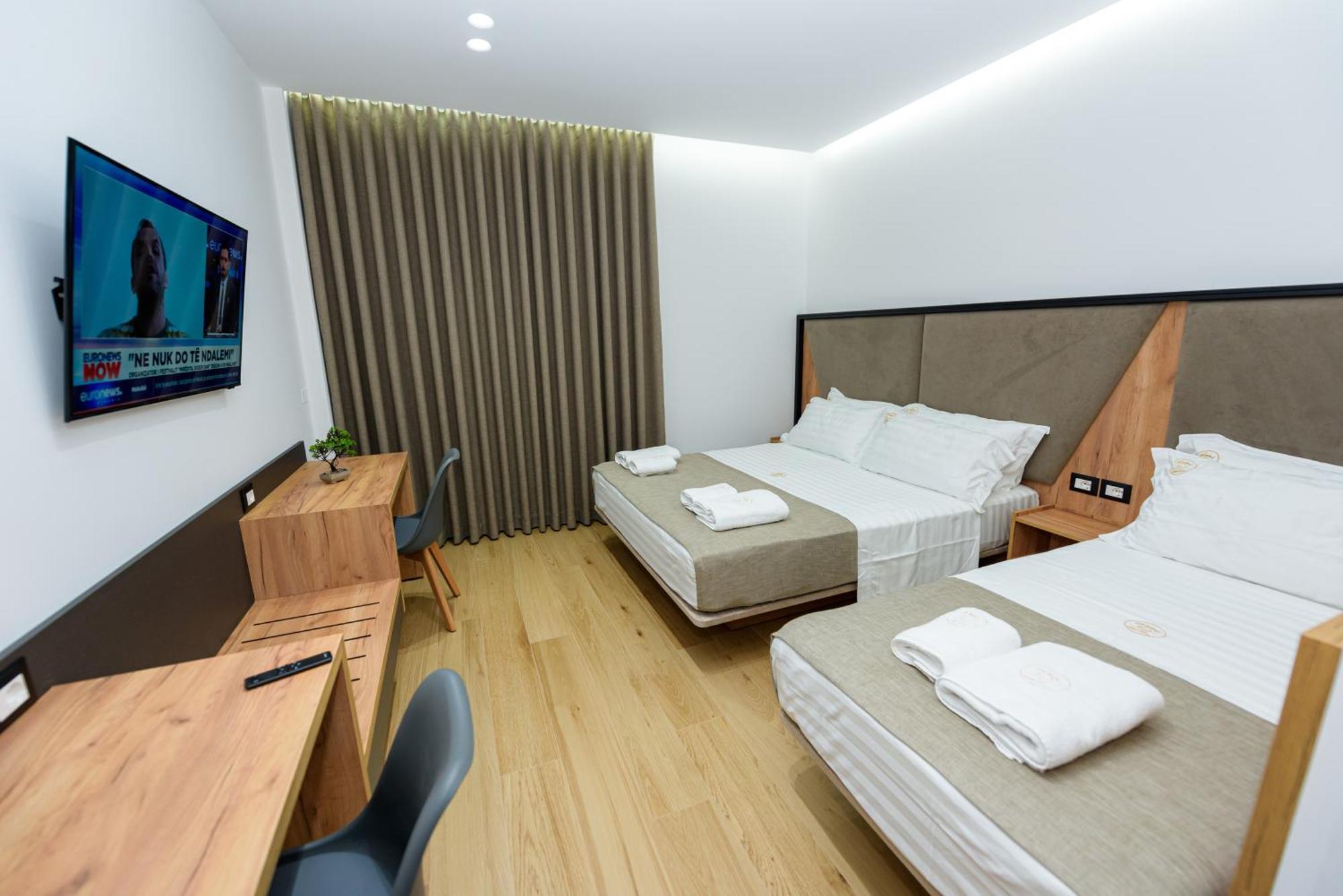 Kevin'S Aparthotel Vlorë Exterior foto
